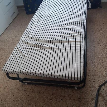 Room In Guest Room - Peaceful Accommodation In Madrid Near Atocha Zewnętrze zdjęcie