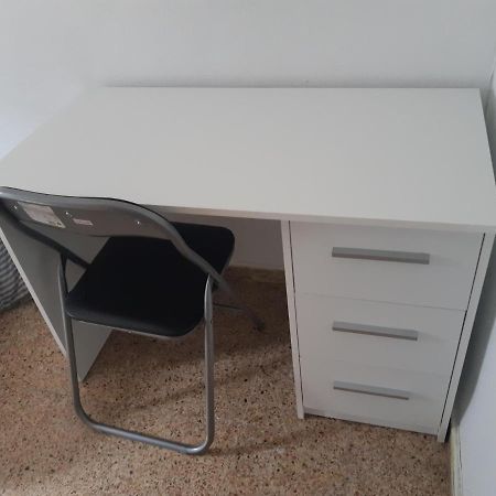 Room In Guest Room - Peaceful Accommodation In Madrid Near Atocha Zewnętrze zdjęcie
