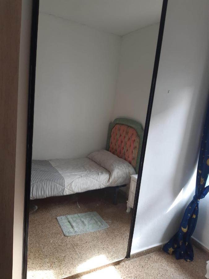 Room In Guest Room - Peaceful Accommodation In Madrid Near Atocha Zewnętrze zdjęcie