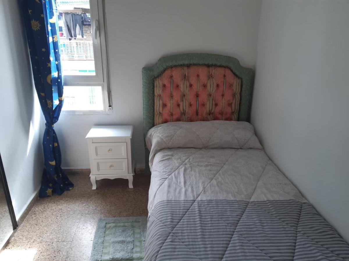Room In Guest Room - Peaceful Accommodation In Madrid Near Atocha Zewnętrze zdjęcie