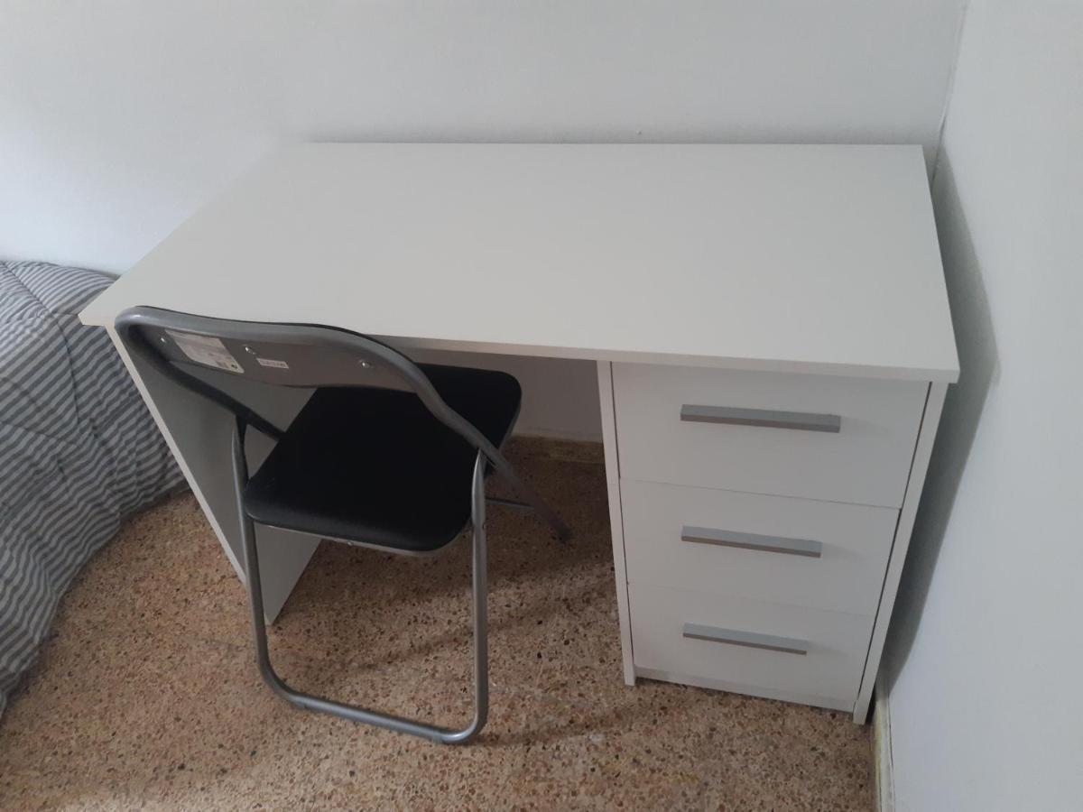 Room In Guest Room - Peaceful Accommodation In Madrid Near Atocha Zewnętrze zdjęcie